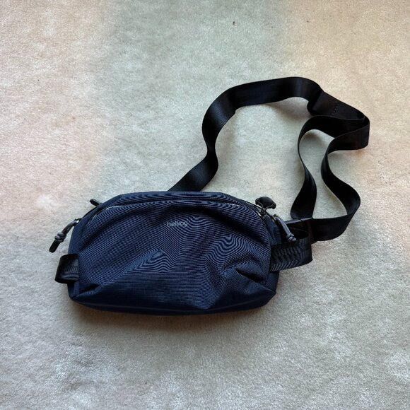 Bellroy Venture Ready Sling 2.5 (Dark Blue) - Picture 2 of 8